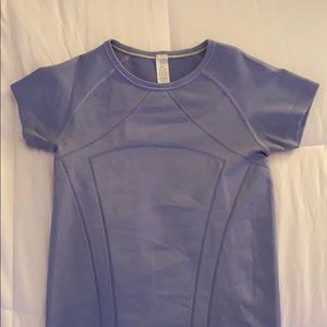 short sleeve periwinkle Ivivva shirt